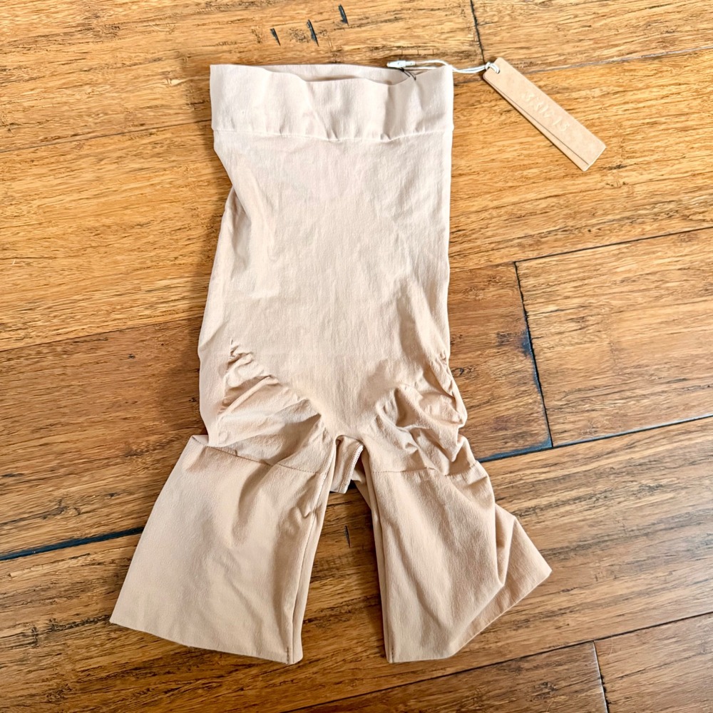 SKIMS Everyday Sculpt Mid Thigh Short Clay XS NWT Shapewear
